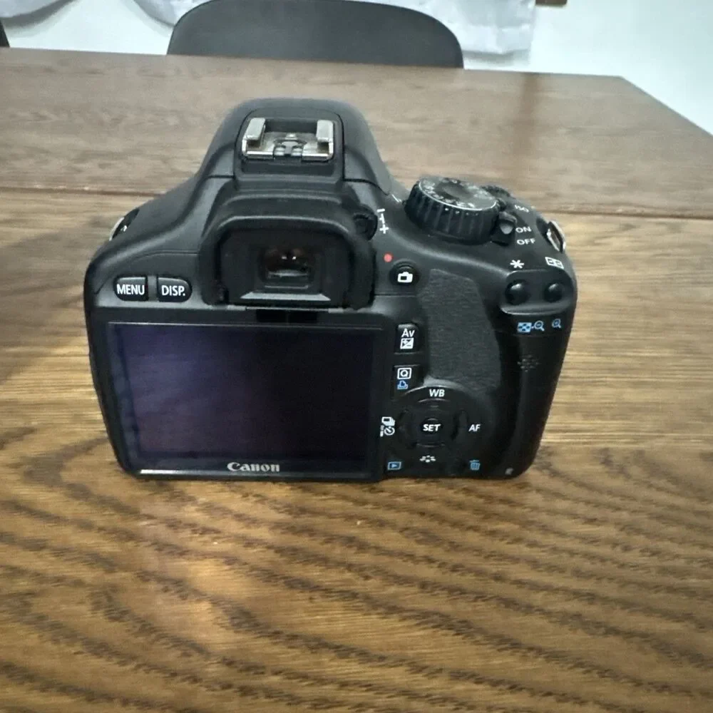 Canon EOS Rebel T2i 18.0MP Digital SLR DSLR Camera 29,850 Shutter Count